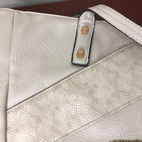 Jessica Simpson Faux Leather Two Toned Shoulder Bag Tote Logo Charm EUC - Picture 8 of 9